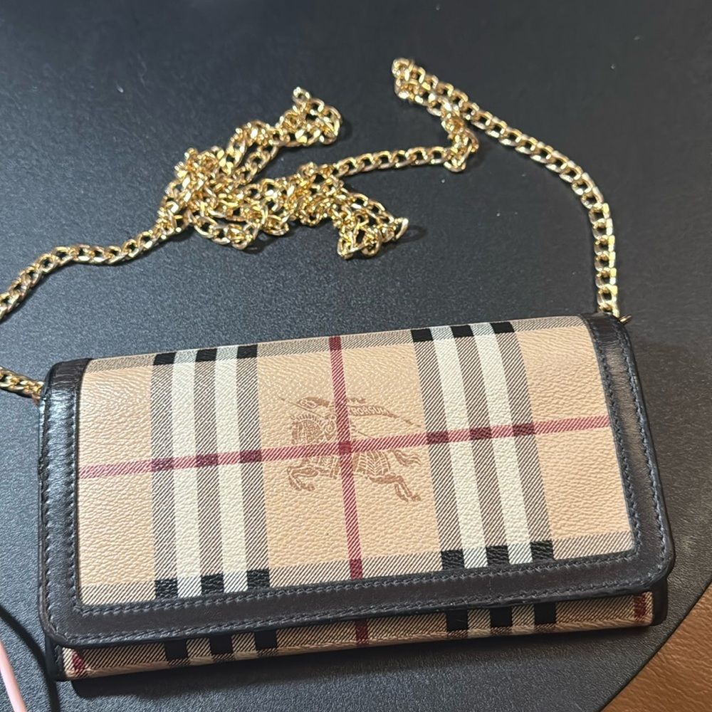 Burberry Bifold Wallet on Chain - FIRM